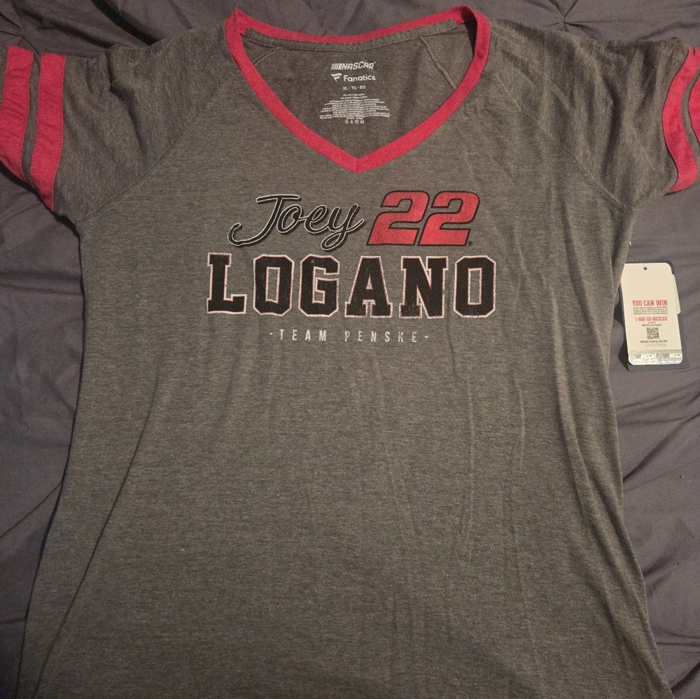 Fanatics Gray and Red Men's Tee